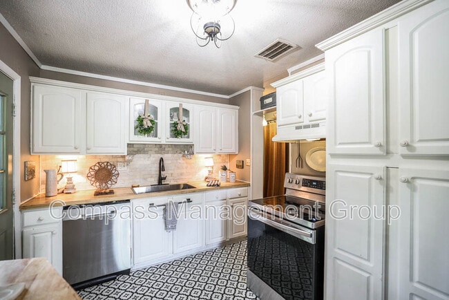 Building Photo - 1125 Timbergrove Dr