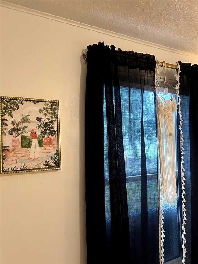 Building Photo - 2425 SE 10th Ave