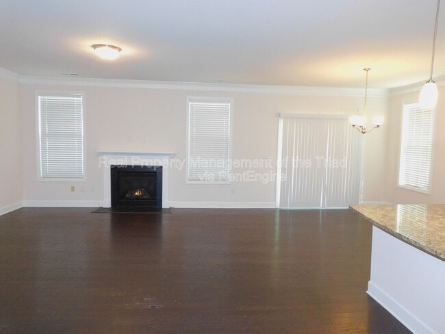 Building Photo - 1427 Sawyer Ave