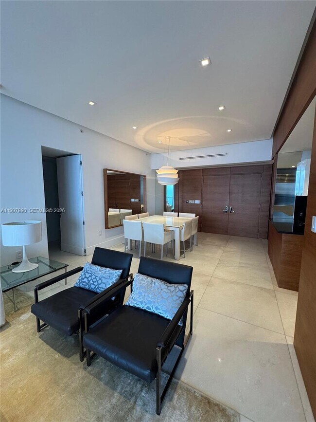 Building Photo - 17121 Collins Ave