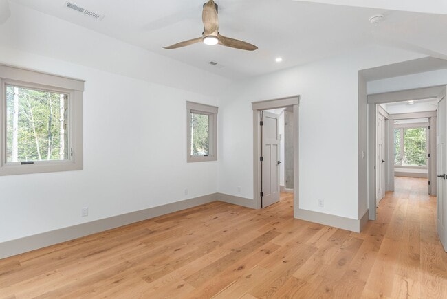 Building Photo - Stunning House w/ Amenities to Camp Lake J...