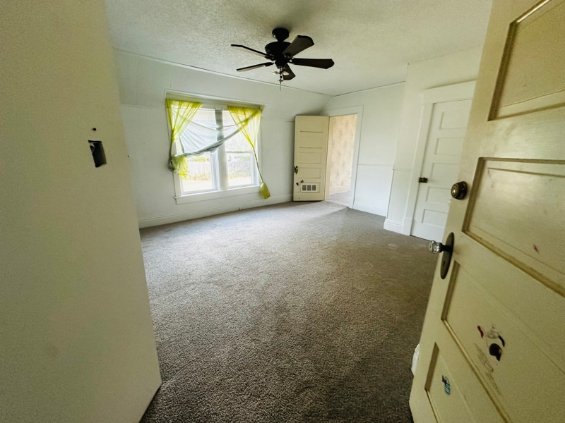 Building Photo - 615 NW Arlington Ave