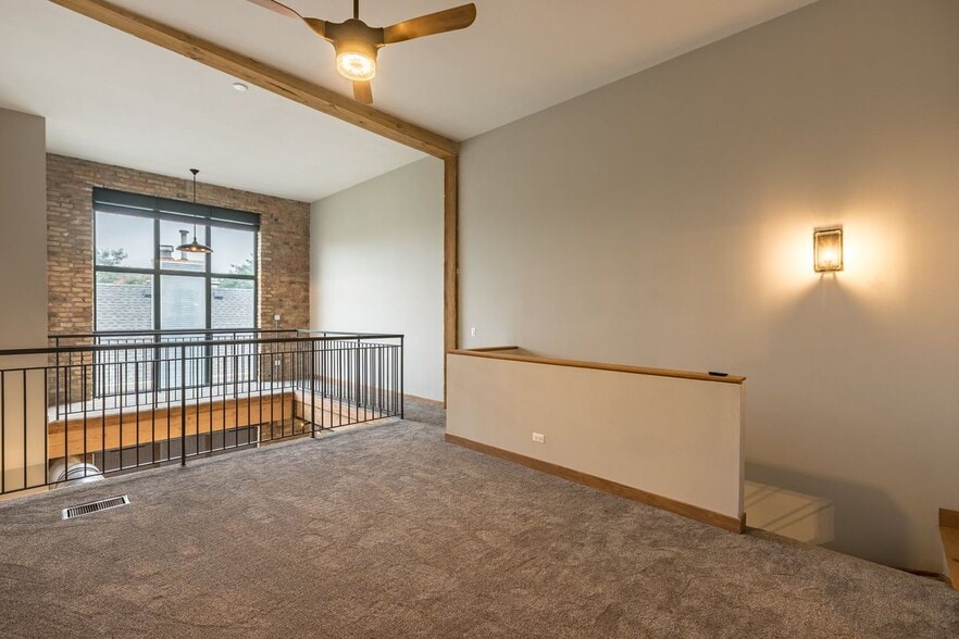 Building Photo - 3110 N Sheffield Ave