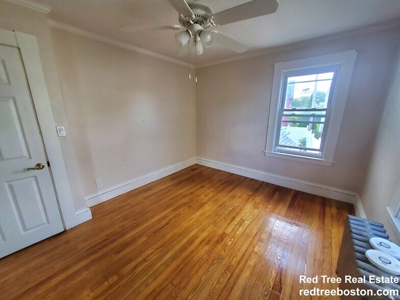 Building Photo - 8 Cross St