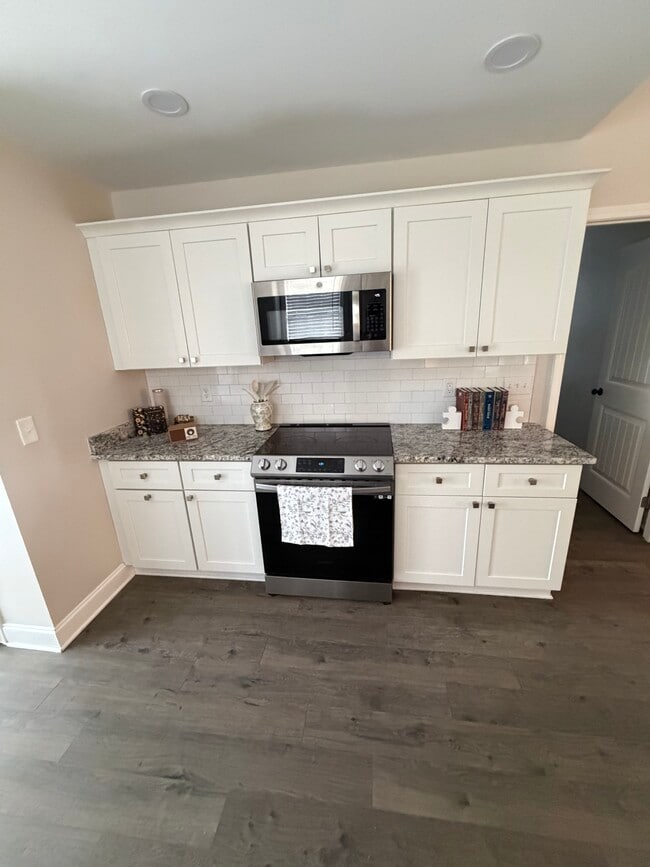 Building Photo - 6690 Eastbrook Ave SW