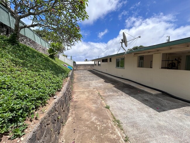 Building Photo - 44-113-113 Nanamoana St