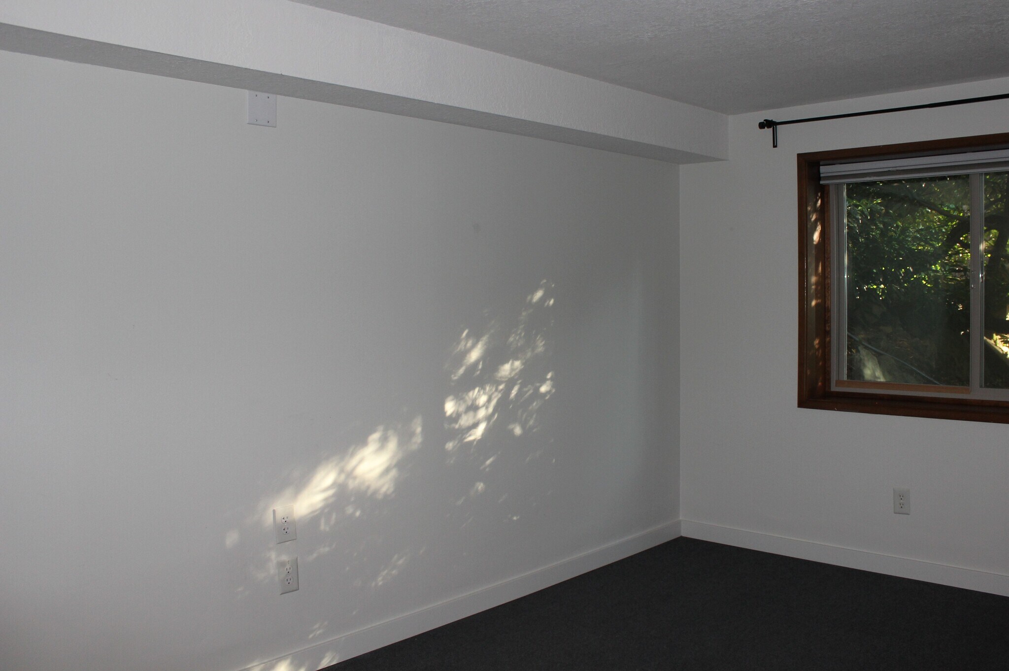 Building Photo - 9042 SW Monterey Pl