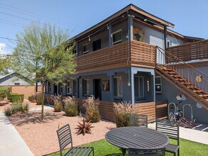 Building Photo - 2 BEDROOM APARTMENT IN DOWNTOWN LAS VEGAS
