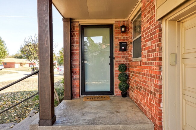 Building Photo - 1332 Kansas St