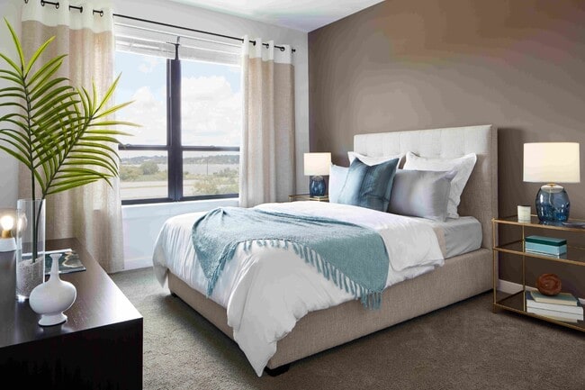 Interior Photo - Windsor Marina Bay