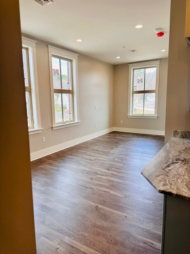 Building Photo - 30 High St