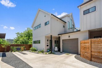 Building Photo - 1217 1/2 W 39th St