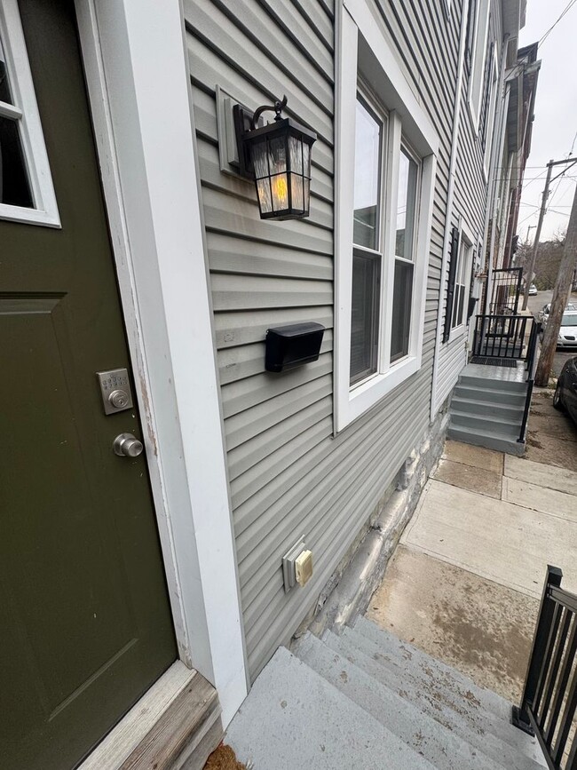 Building Photo - Beautifully Renovated 3BR Row Home in Deutschtown – Spacious, Modern & Incredible Location