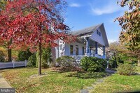 Building Photo - 1208 S Oakcrest Rd