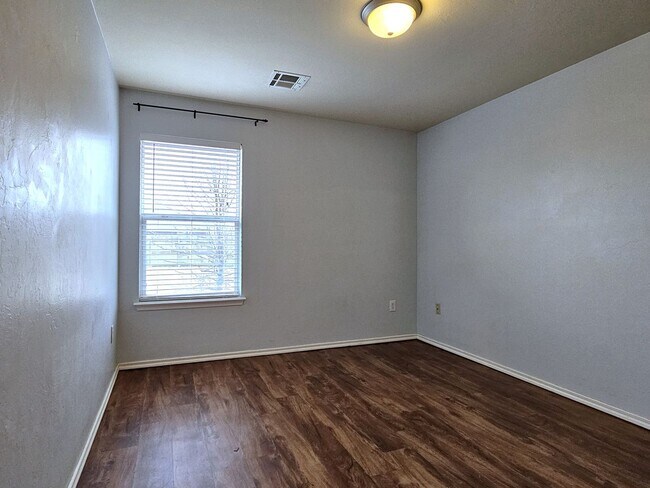 Building Photo - 4800 SE 78th St