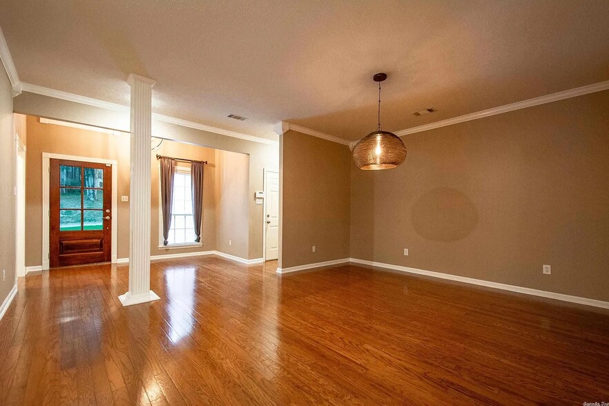 Building Photo - 20 Bouresse Dr