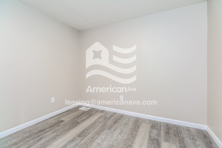 Building Photo - 235 Burton Ave