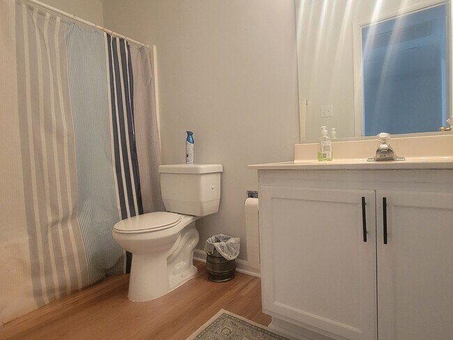 Building Photo - Beautifully Updated Townhouse in Sought-Af...