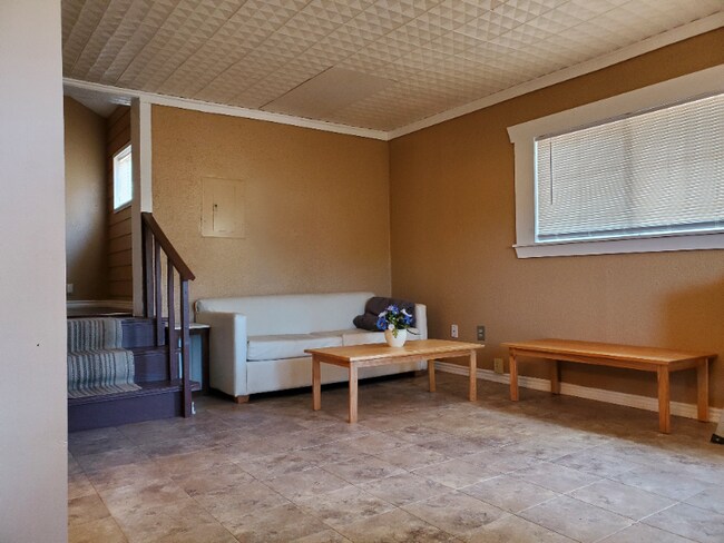 Building Photo - 100 Skyview Dr