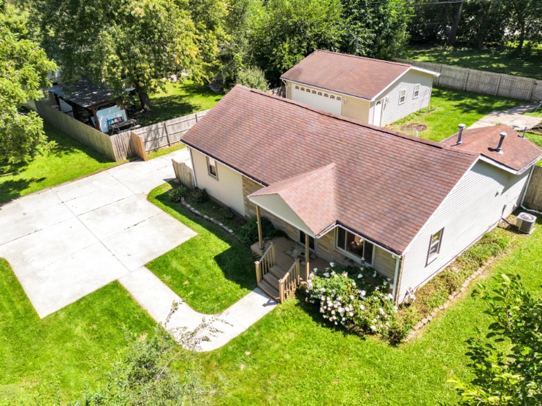 Primary Photo - 4980 Ainsley Ave