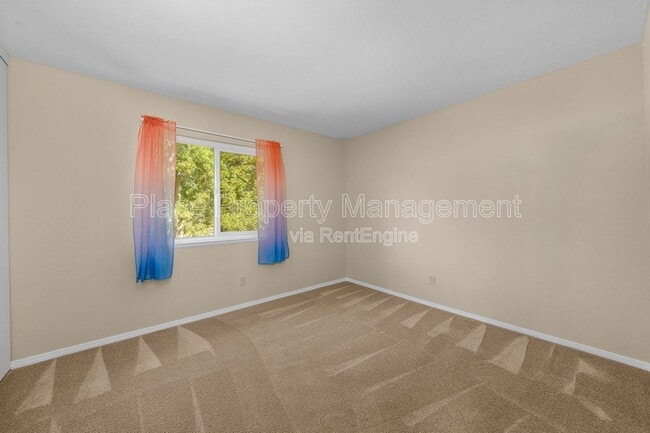 Building Photo - 13821 Davenport Ave
