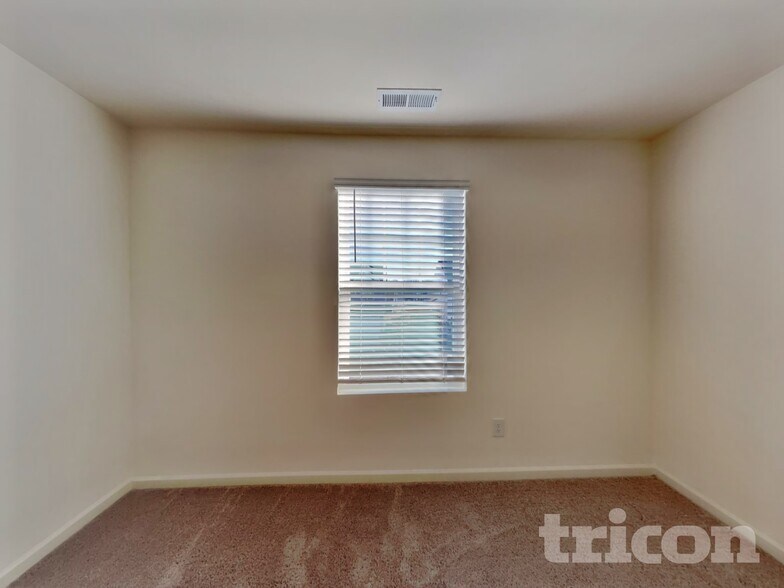 Building Photo - 130 Lynnridge Dr