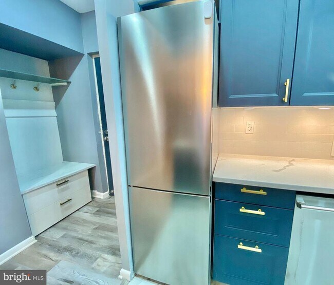 Building Photo - 3101 S Manchester St