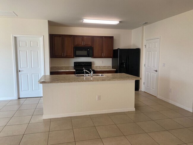 Building Photo - Welcome Home! 3BR/2BA Single-Family Home w...