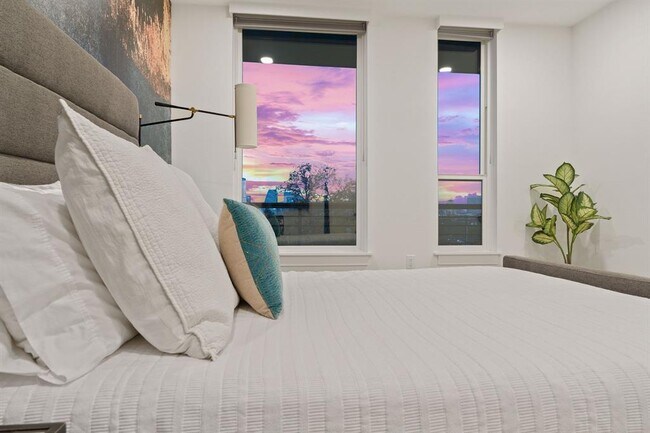 Building Photo - 1600 S 1st St