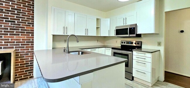 Building Photo - 8729 Sheridan Farms Ct