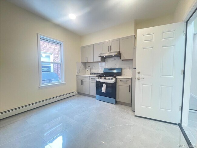 Building Photo - 1006 Jericho Tpke
