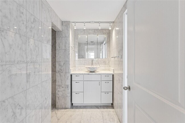 Building Photo - 1250 S Miami Ave