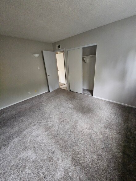 Building Photo - 3953 Cameo Dr