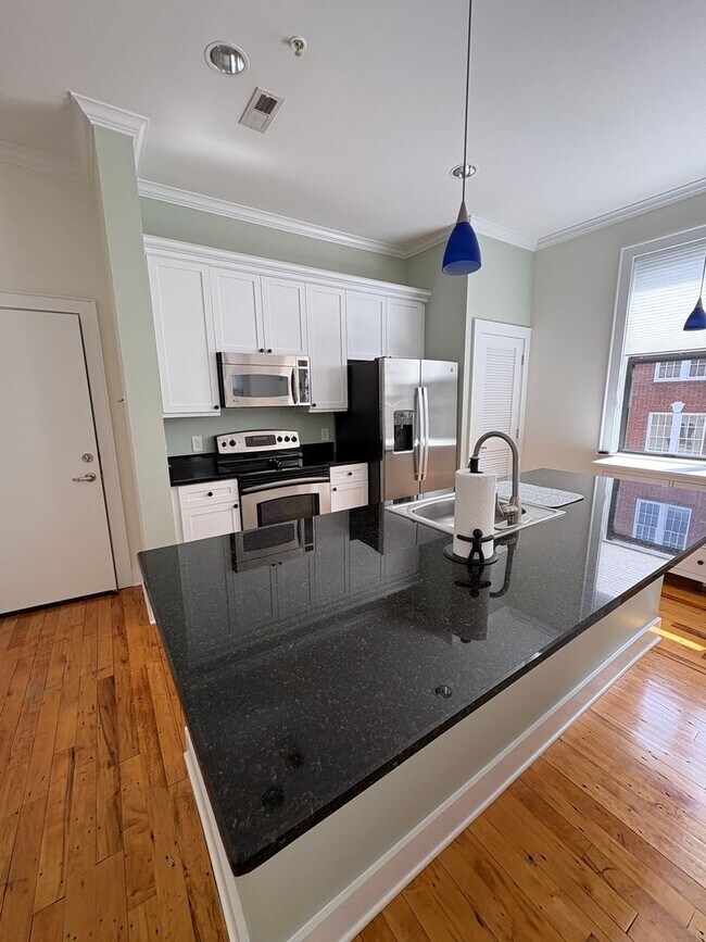 Building Photo - 1 Bedroom 1 Bath Condo Downtown Greenville...
