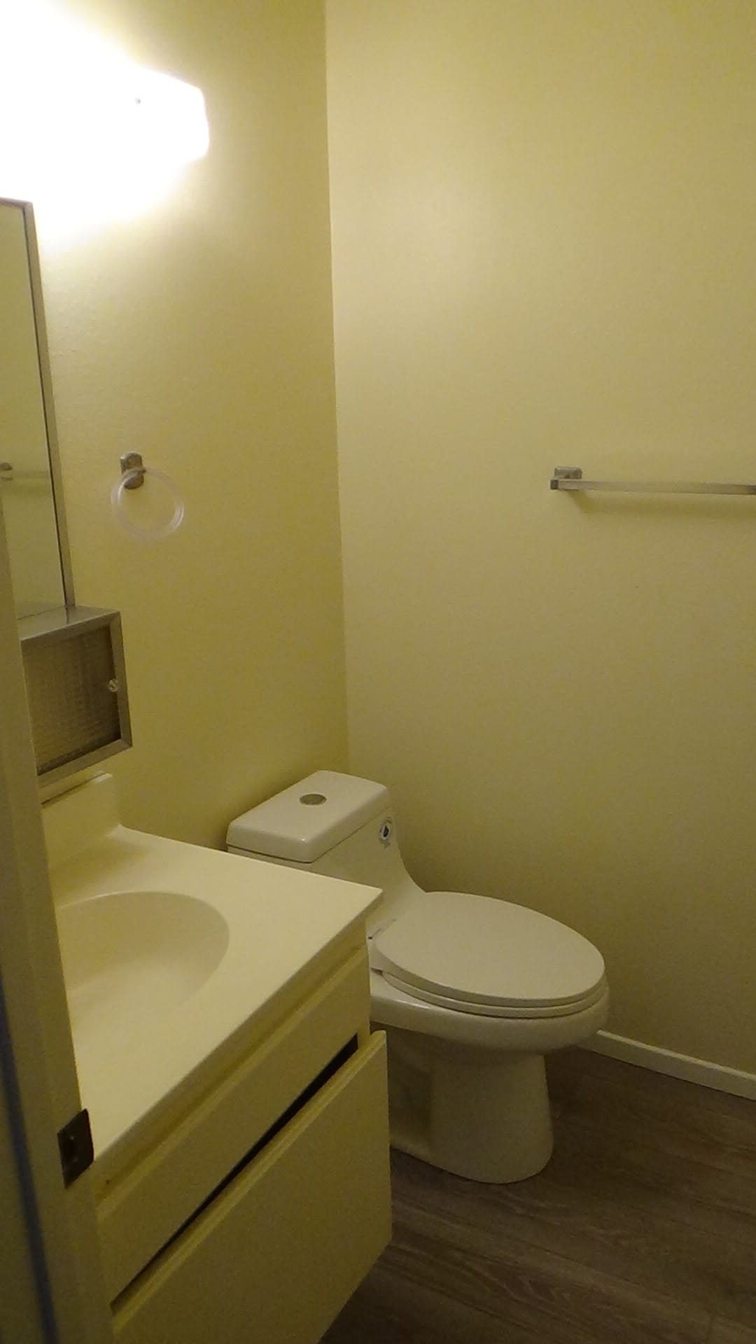 1/2 bath - 308 W Barton Ave