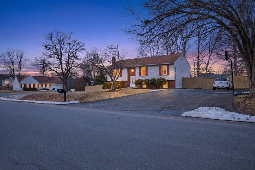 Building Photo - 136 Stevens Dr