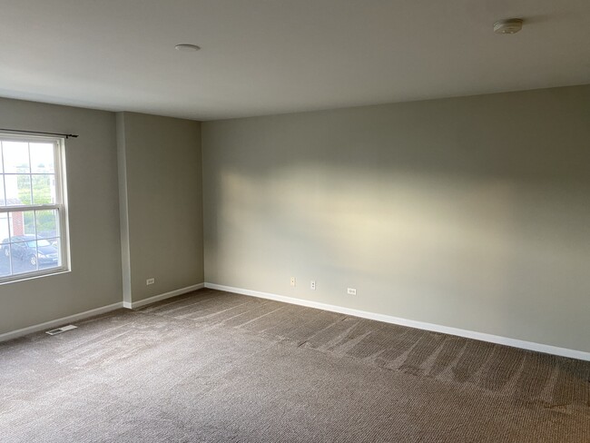 Building Photo - 616 Springbrook Trail N
