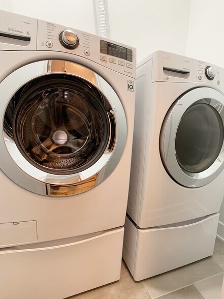 Building Photo - 725 N 5th St