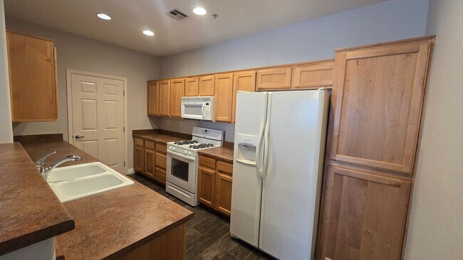 Building Photo - 3975 N Hualapai Way