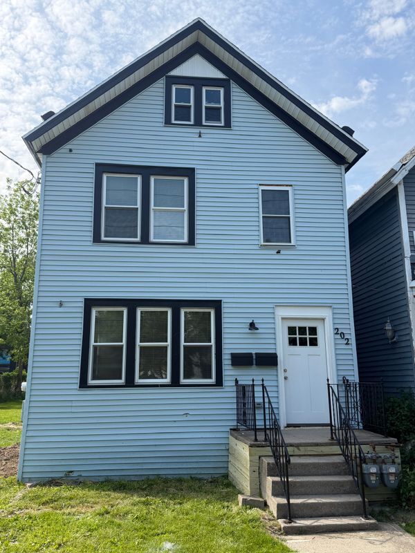 Building Photo - 202 Vermont St