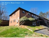 Building Photo - 2 Bedroom Apartment in King NC  Upstairs U...