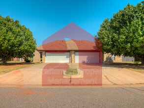 Building Photo - 2707 Silvertree Dr