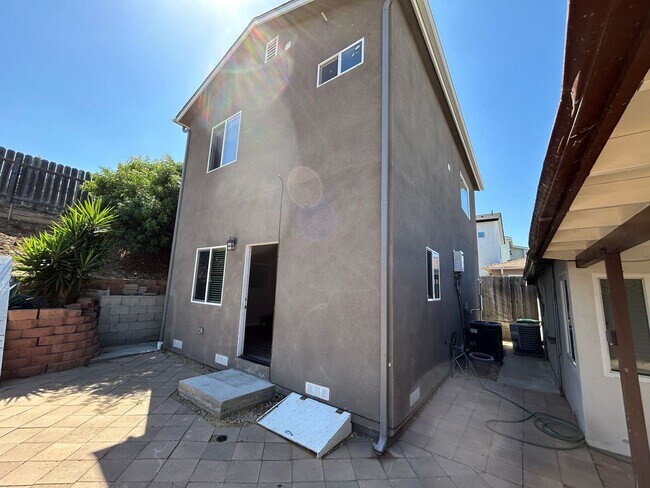 Building Photo - 4BD/2BA on Tipton!