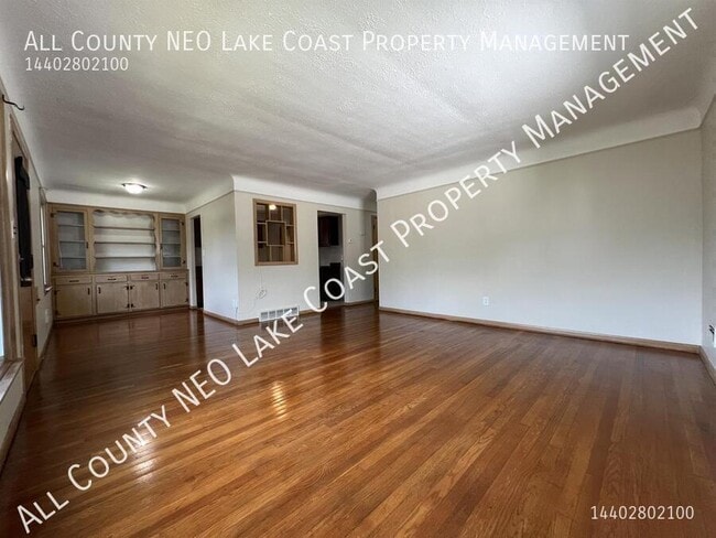 Building Photo - 8017 Fernhill Ave