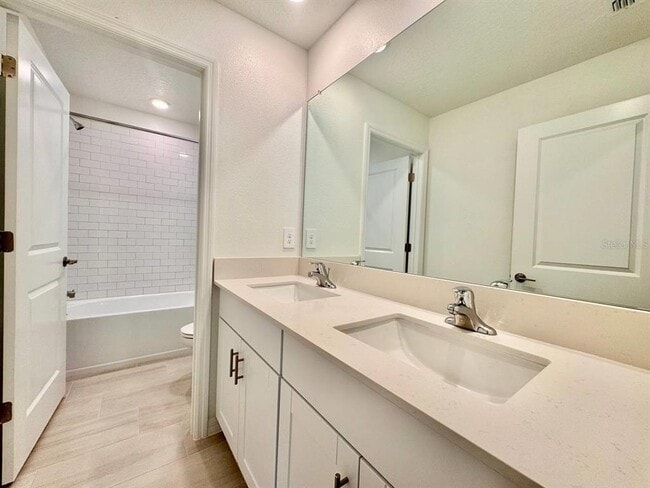 Building Photo - 17554 Pleasantview Blvd