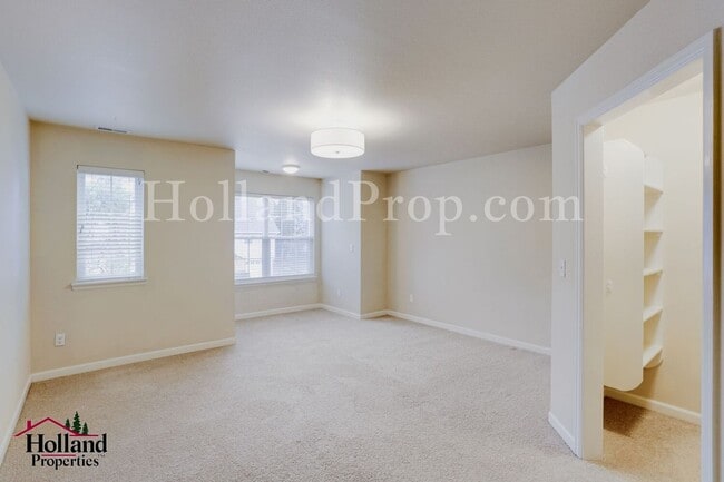 Building Photo - Stylish 3-Bedroom Portland Home with Fireplace, Garage & Modern Conveniences