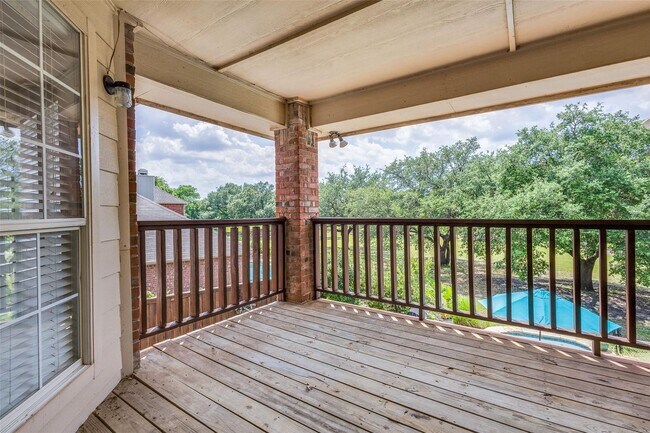 Building Photo - Located in a highly desirable neighborhood.