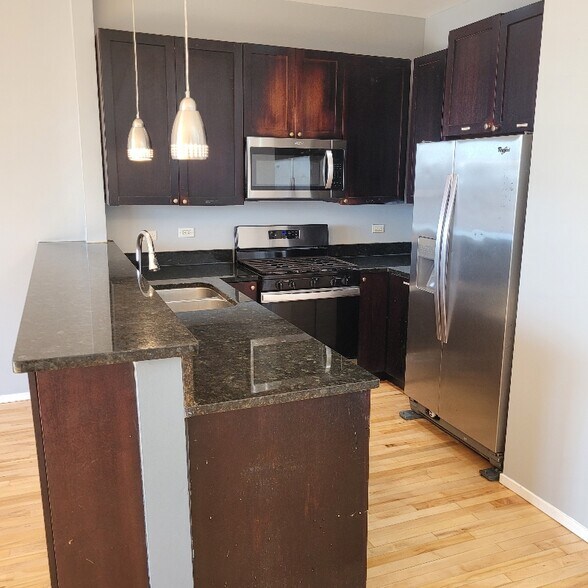 Building Photo - 2440 W Madison St