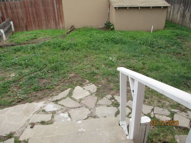 Building Photo - 520 E Cypress St