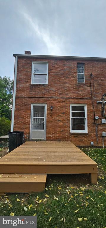 Building Photo - 230 E Whitlock Ave